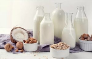 معجزه ترکیب شیر با گیاهان دارویی: از تقویت حافظه تا افزایش انرژی