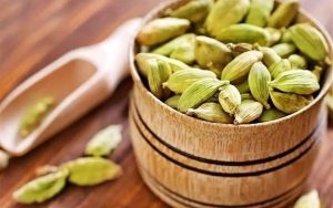 خواص شگفت‌انگیز هل برای تسکین کمر درد و تقویت کبد و کلیه