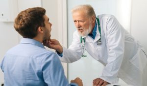 تمام گلودردها عفونی نیستند؛ آنتی‌بیوتیک همیشه راه‌حل نیست!