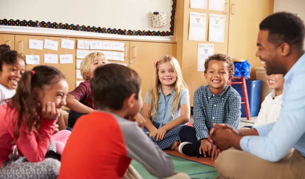 تقویت مهارتهای ارتباطی در کودکان با بازی نقشآفرینی؛ یادگیری در دل سرگرمی! تقویت مهارتهای ارتباطی در کودکان با بازی نقشآفرینی؛ یادگیری در دل سرگرمی!