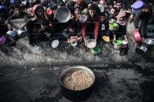 ادعای جنجالی سفیر رژیم صهیونیستی: گرسنگی در غزه فقط برای زندانیان اسرائیلی!